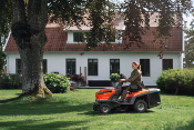 TRACTEUR TONDEUSE SERIE 100 HUSQVARNA TC100i